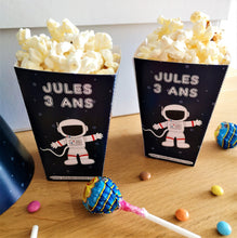 Boîtes à pop corn personnalisées kit anniversaire à imprimer enfant thème espace fusée planètes tête de coucou bar à bonbo