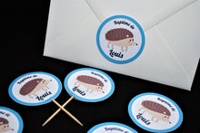 Etiquettes baptême hérisson à imprimer cupcakes  et enveloppes banderole