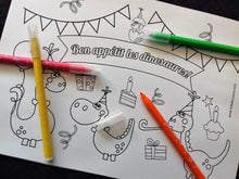Set de table à colorier anniversaire enfant thème dinosaure tête de coucou à imprimer