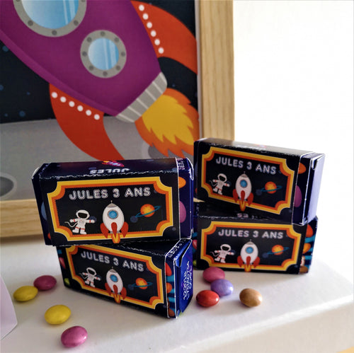 étiquettes mini smarties personnalisées kit anniversaire à imprimer enfant thème espace fusée planètes tête de coucou